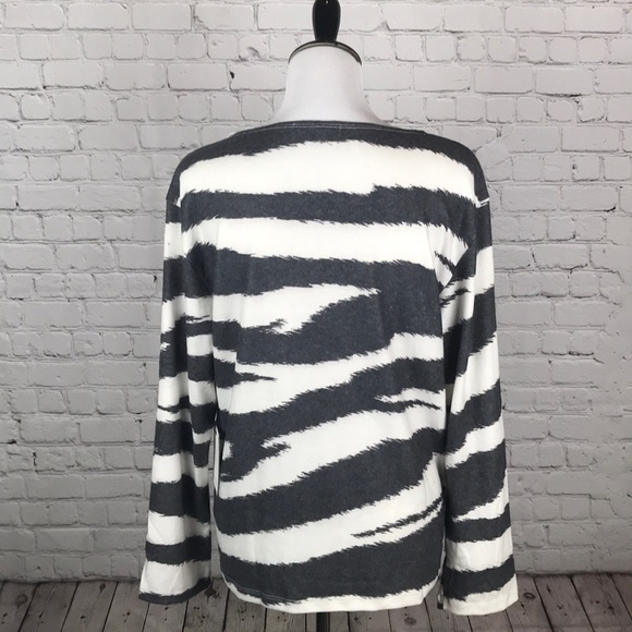 Size Medium Zebra striped long sleeve - Picture 3 of 3